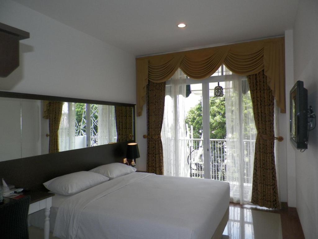 The Victoria 2*